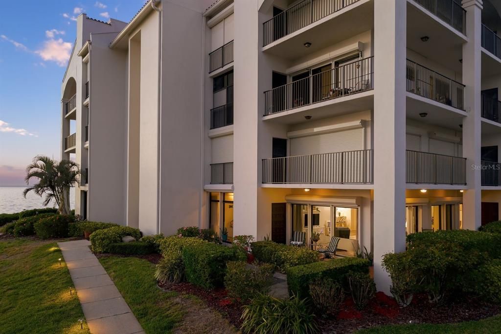 For Sale: $475,000 (2 beds, 2 baths, 1330 Square Feet)
