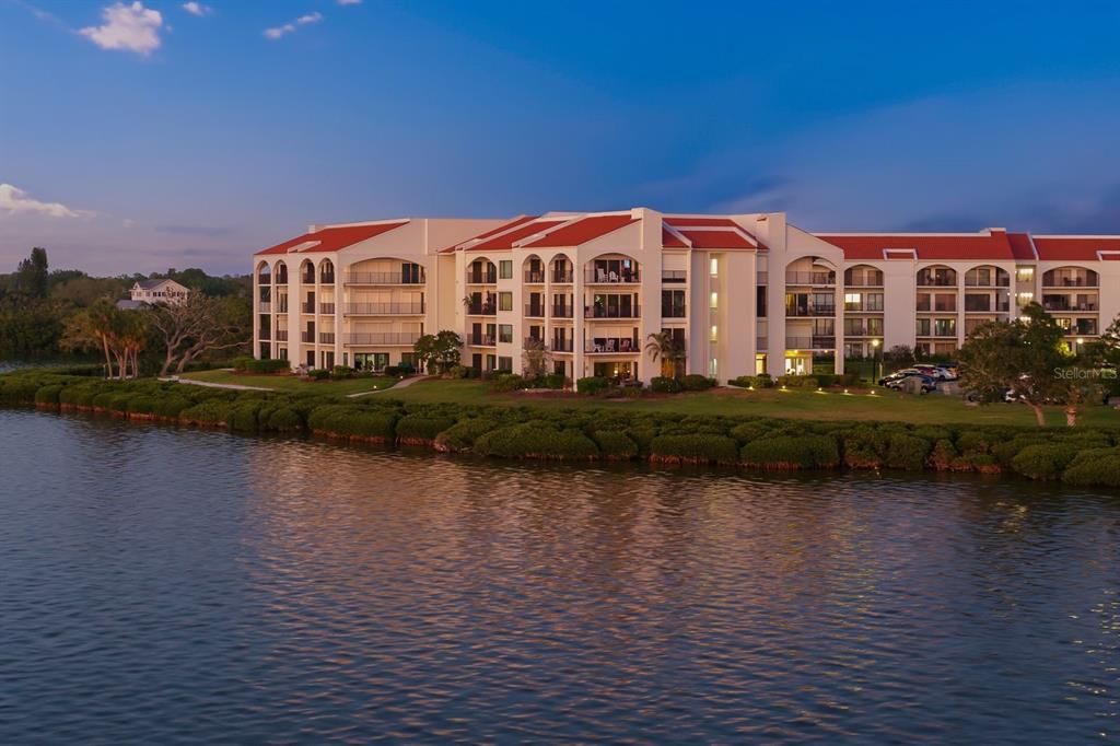 For Sale: $475,000 (2 beds, 2 baths, 1330 Square Feet)