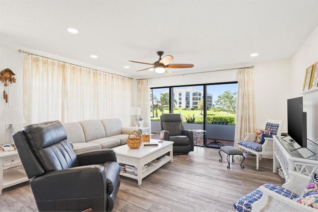 For Sale: $475,000 (2 beds, 2 baths, 1330 Square Feet)