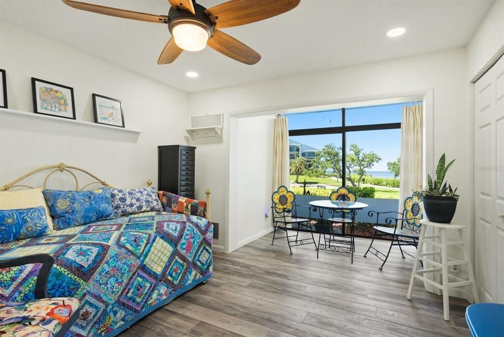 For Sale: $475,000 (2 beds, 2 baths, 1330 Square Feet)