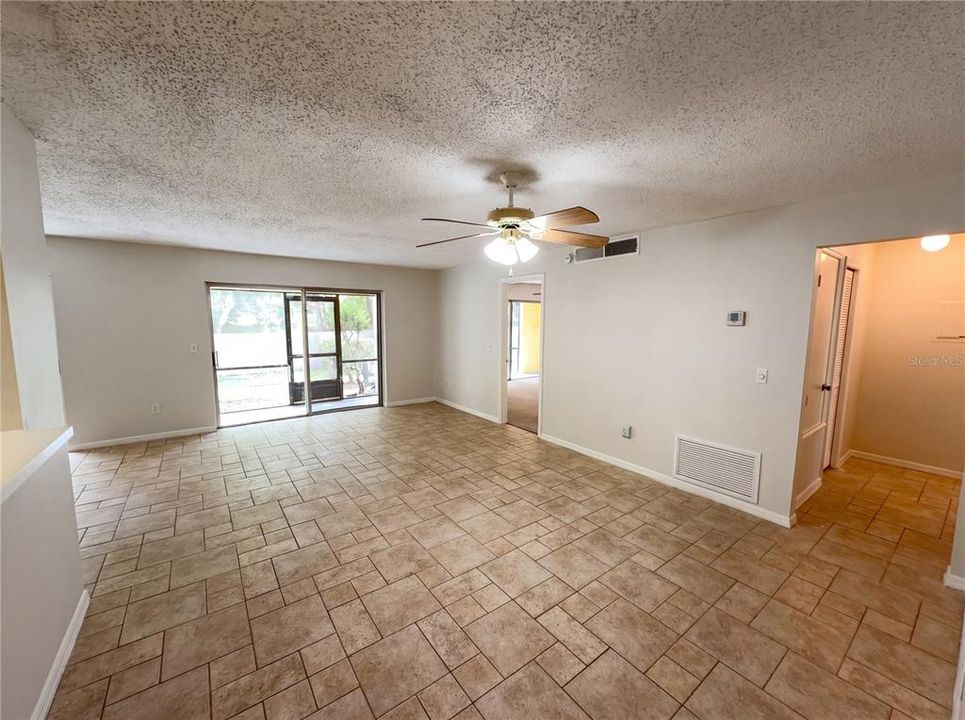 En Venta: $238,000 (3 camas, 2 baños, 1425 Pies cuadrados)