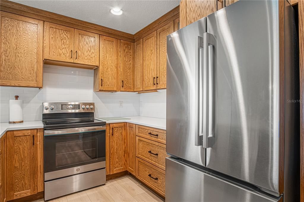 Activo con contrato: $355,000 (3 camas, 2 baños, 1537 Pies cuadrados)