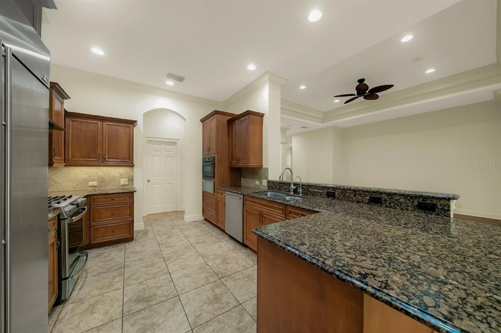 For Sale: $530,000 (3 beds, 3 baths, 2754 Square Feet)