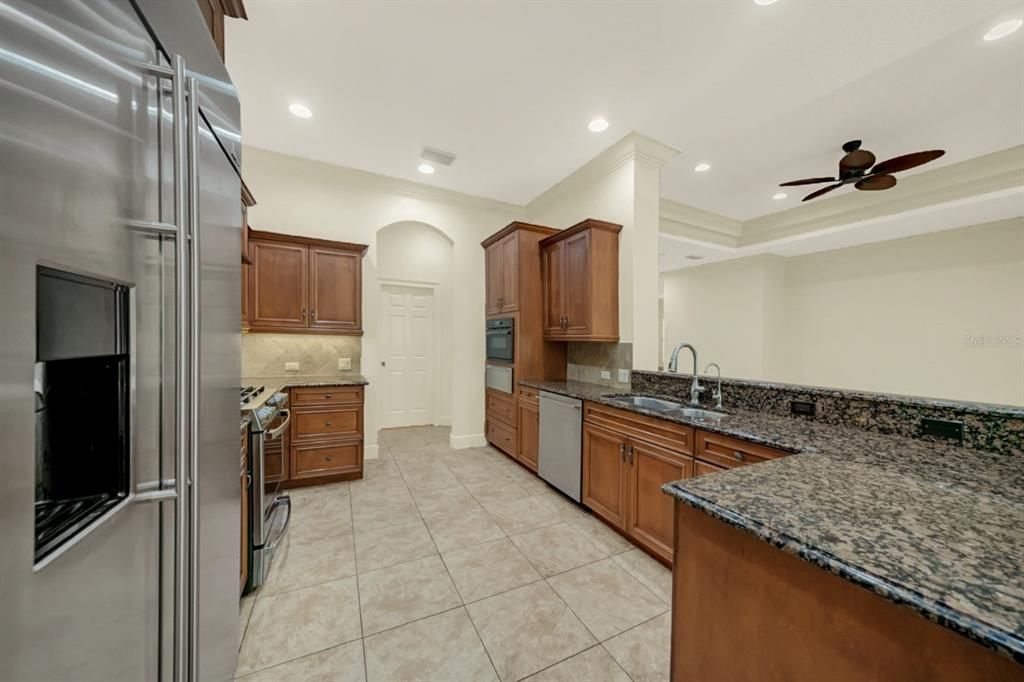 For Sale: $530,000 (3 beds, 3 baths, 2754 Square Feet)