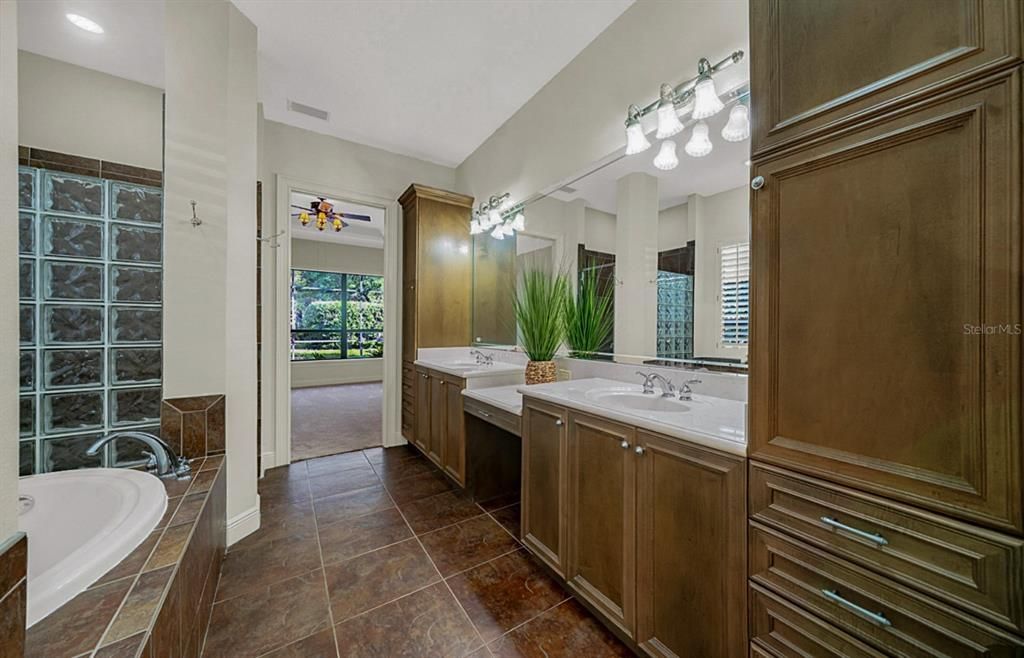 For Sale: $530,000 (3 beds, 3 baths, 2754 Square Feet)