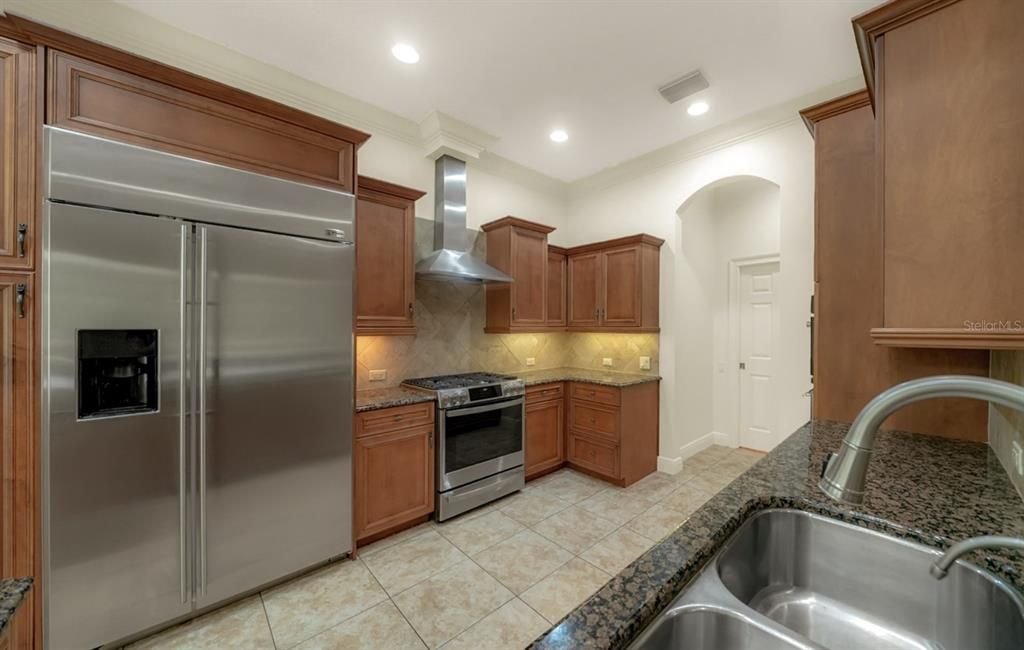 For Sale: $530,000 (3 beds, 3 baths, 2754 Square Feet)