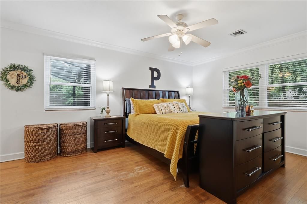 En Venta: $534,900 (4 camas, 2 baños, 2023 Pies cuadrados)
