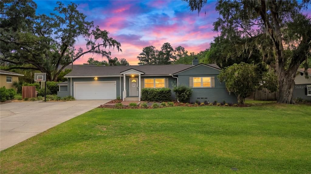 En Venta: $534,900 (4 camas, 2 baños, 2023 Pies cuadrados)