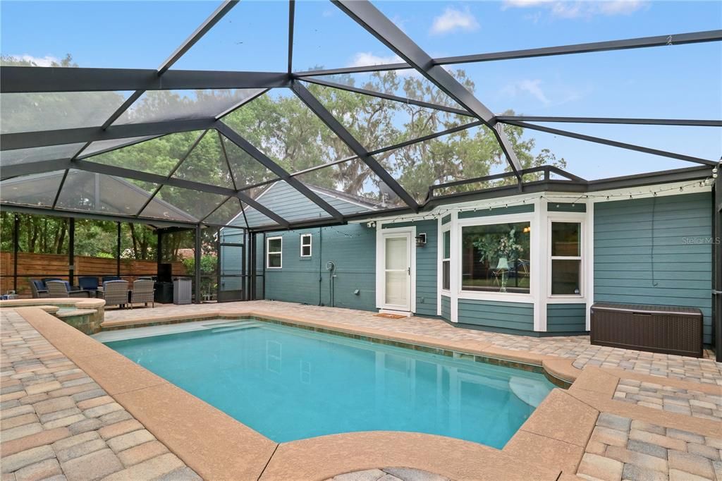 En Venta: $534,900 (4 camas, 2 baños, 2023 Pies cuadrados)
