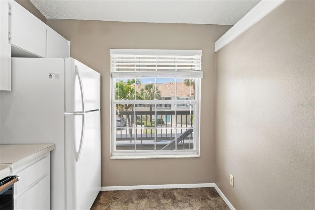 For Sale: $340,900 (2 beds, 2 baths, 920 Square Feet)