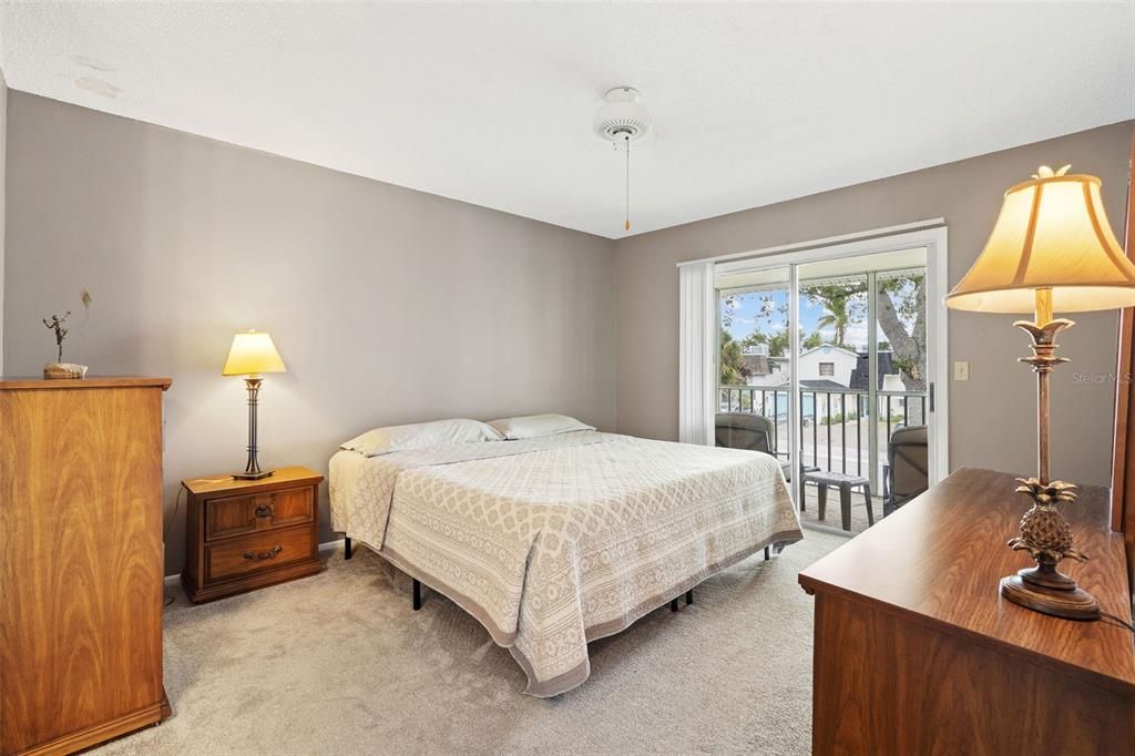 For Sale: $340,900 (2 beds, 2 baths, 920 Square Feet)