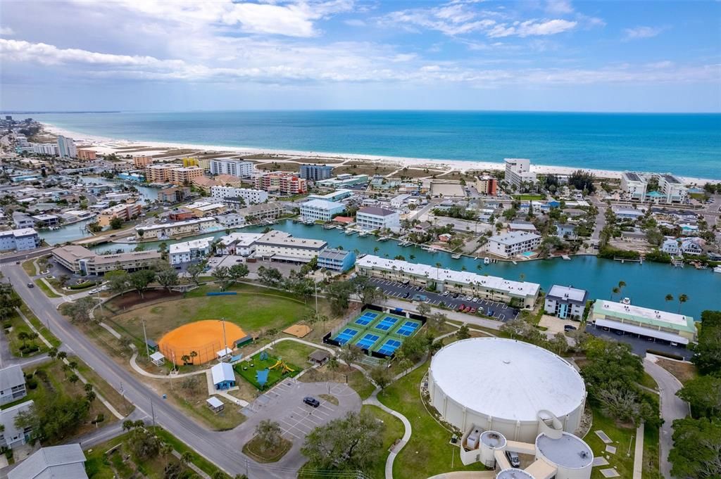 For Sale: $340,900 (2 beds, 2 baths, 920 Square Feet)