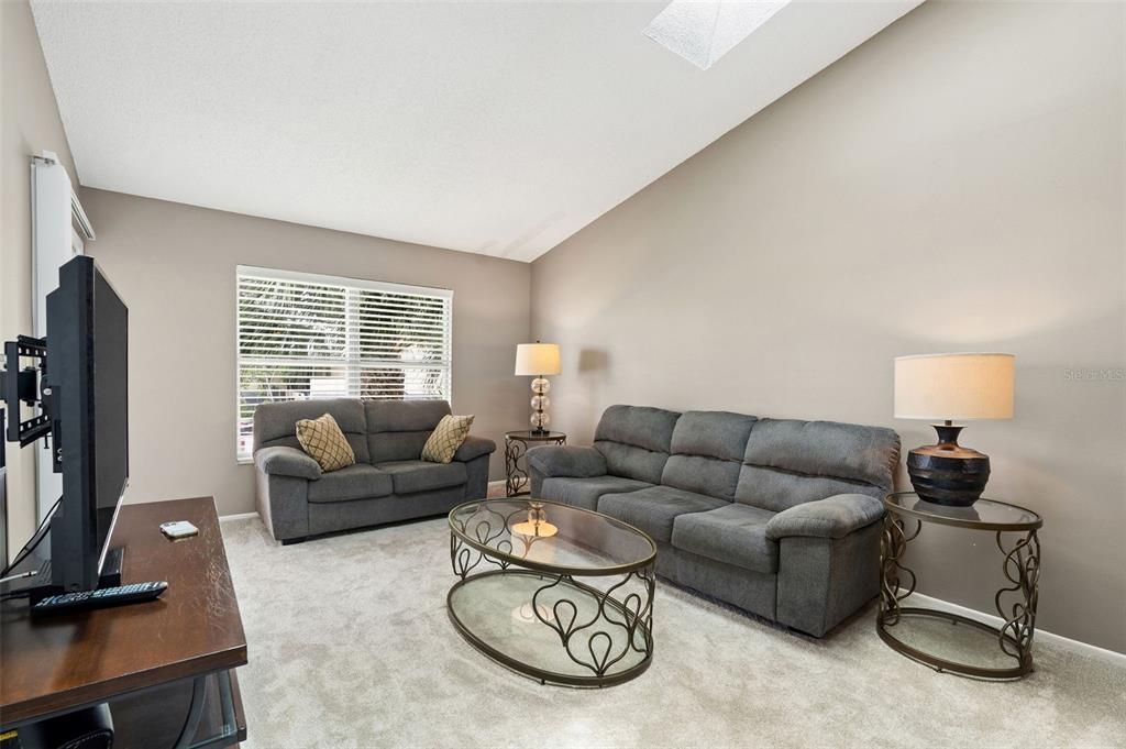 For Sale: $340,900 (2 beds, 2 baths, 920 Square Feet)