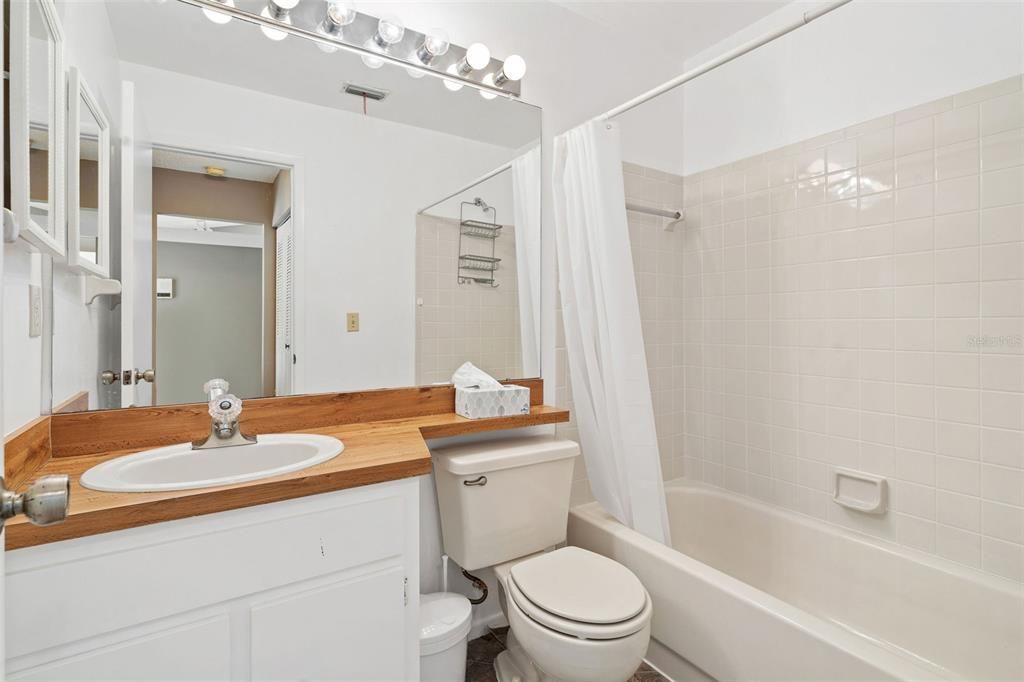For Sale: $340,900 (2 beds, 2 baths, 920 Square Feet)