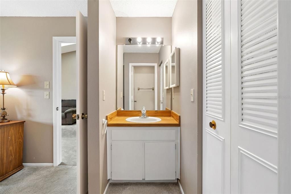 For Sale: $340,900 (2 beds, 2 baths, 920 Square Feet)
