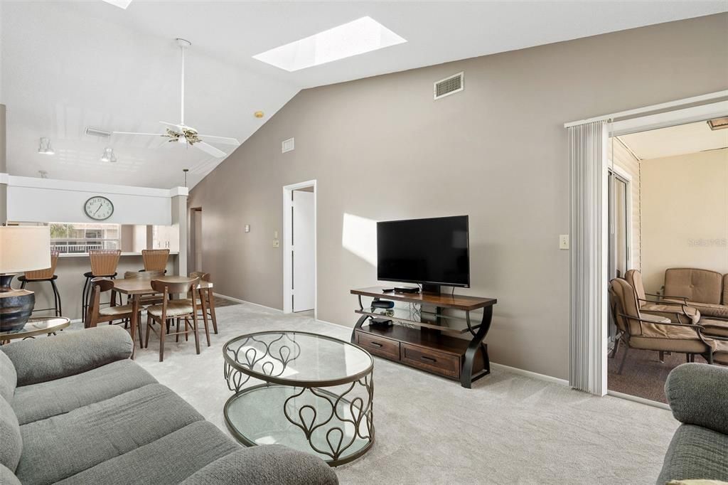For Sale: $340,900 (2 beds, 2 baths, 920 Square Feet)
