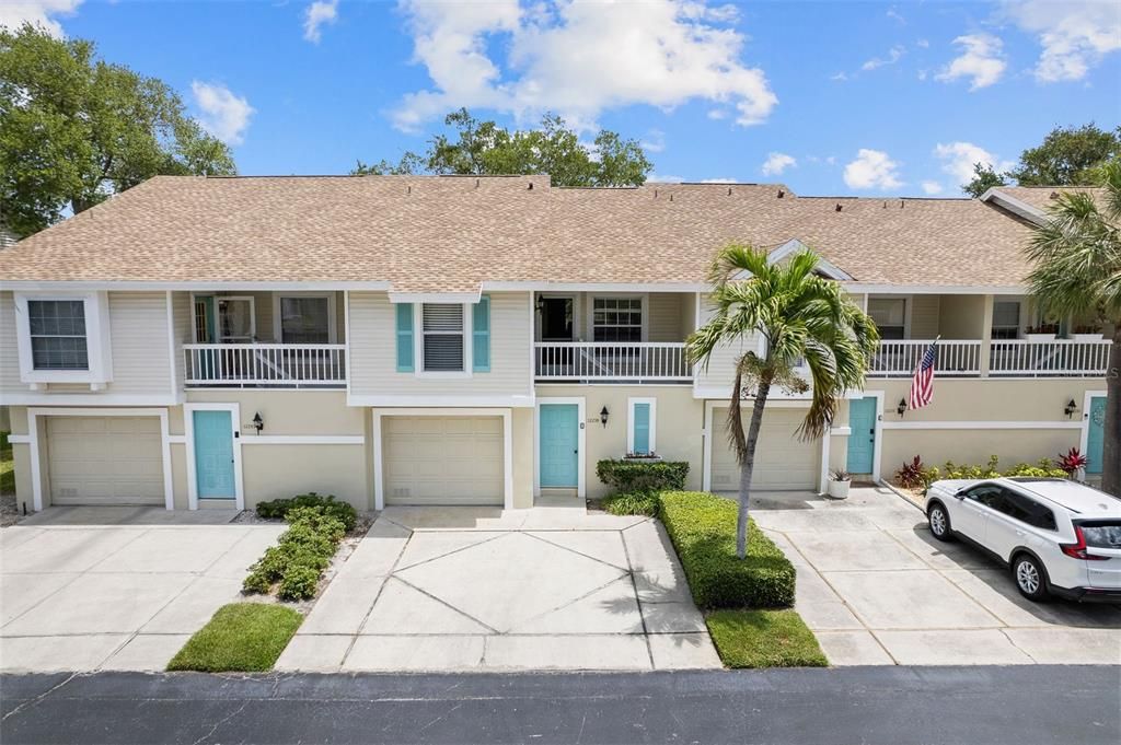 For Sale: $340,900 (2 beds, 2 baths, 920 Square Feet)