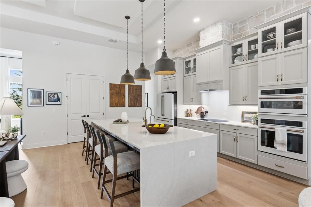 En Venta: $1,610,000 (4 camas, 3 baños, 2759 Pies cuadrados)