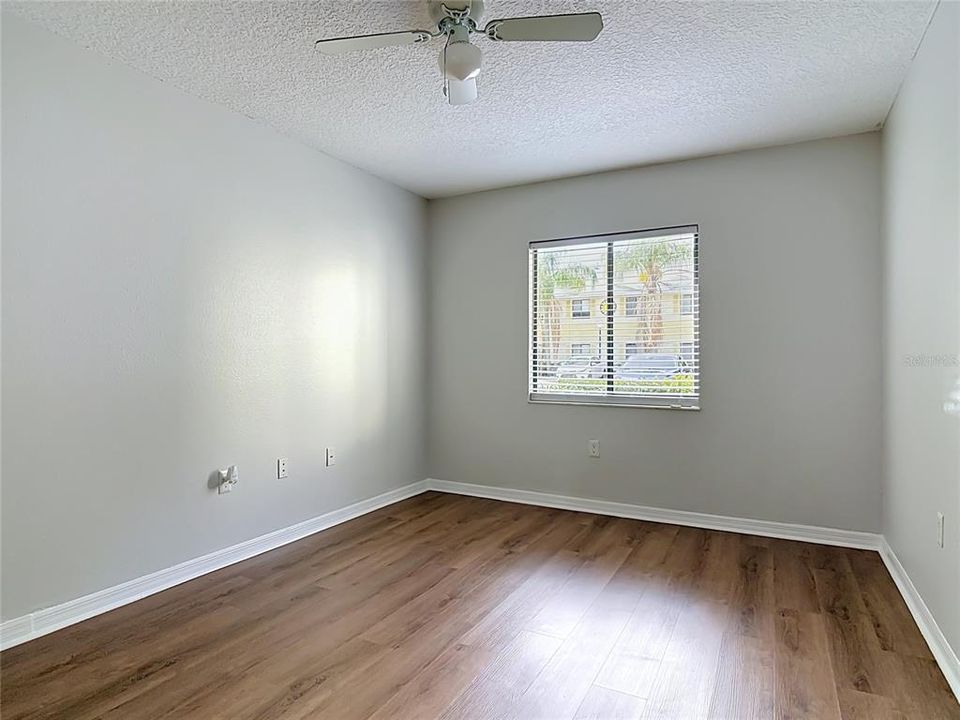 На продажу: $175,000 (2 спален, 2 ванн, 1021 Квадратных фут)