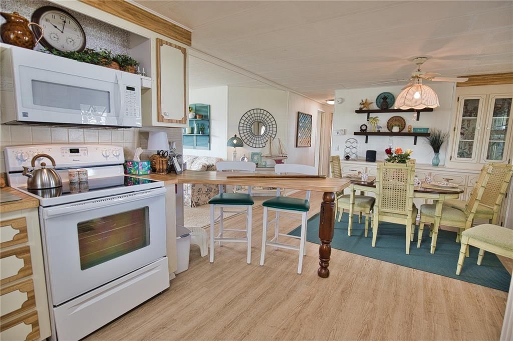 Activo con contrato: $129,900 (2 camas, 2 baños, 1476 Pies cuadrados)