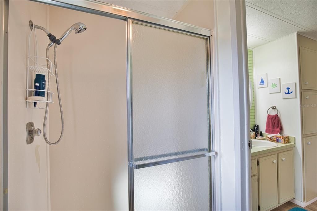 Activo con contrato: $129,900 (2 camas, 2 baños, 1476 Pies cuadrados)