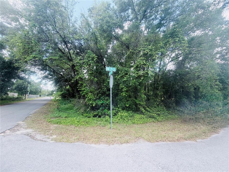 На продажу: $35,800 (0.27 acres)
