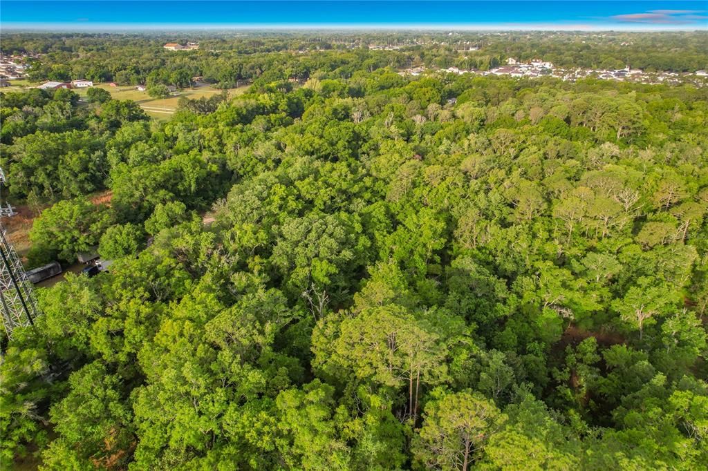 На продажу: $849,900 (4.14 acres)