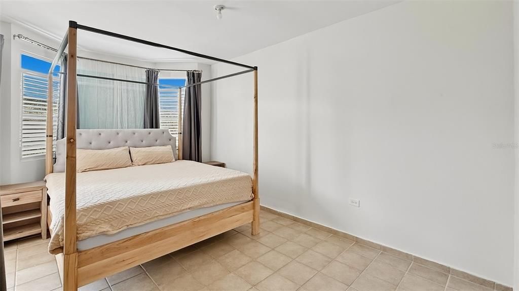 En Venta: $415,000 (3 camas, 2 baños, 1582.7 Pies cuadrados)