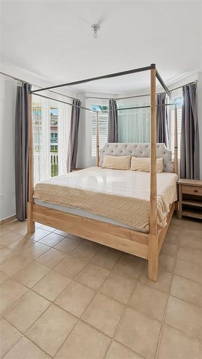En Venta: $415,000 (3 camas, 2 baños, 1582.7 Pies cuadrados)
