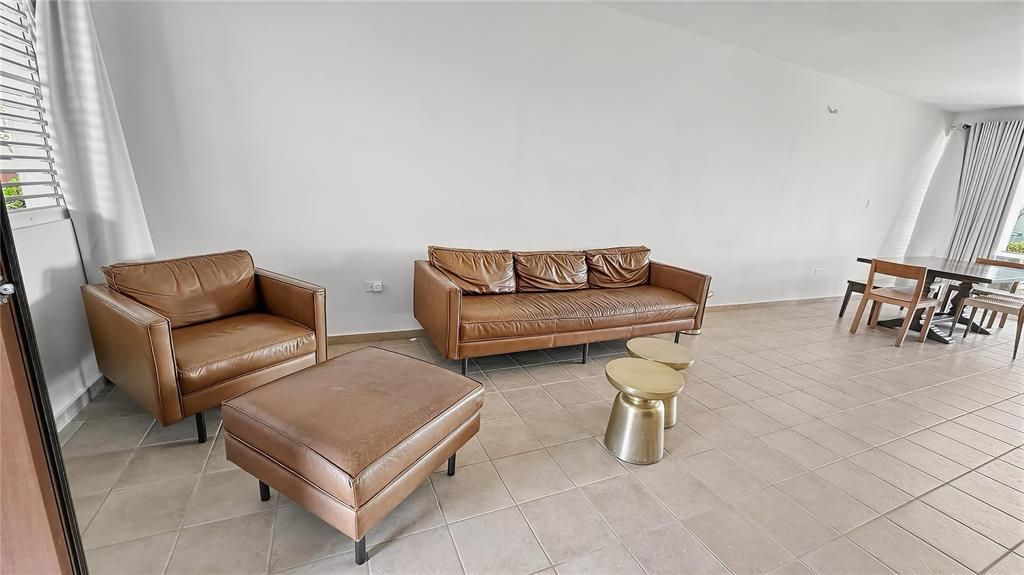 En Venta: $415,000 (3 camas, 2 baños, 1582.7 Pies cuadrados)