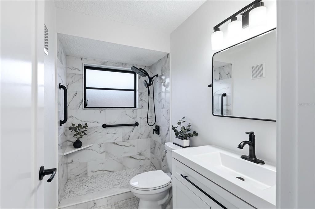 Active With Contract: $185,000 (1 beds, 1 baths, 812 Square Feet)