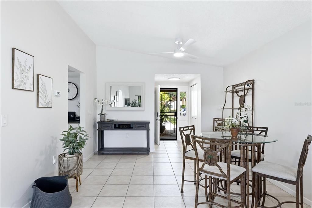 Active With Contract: $185,000 (1 beds, 1 baths, 812 Square Feet)