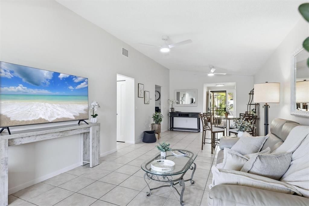 Active With Contract: $185,000 (1 beds, 1 baths, 812 Square Feet)