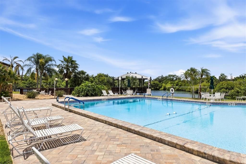 Active With Contract: $185,000 (1 beds, 1 baths, 812 Square Feet)