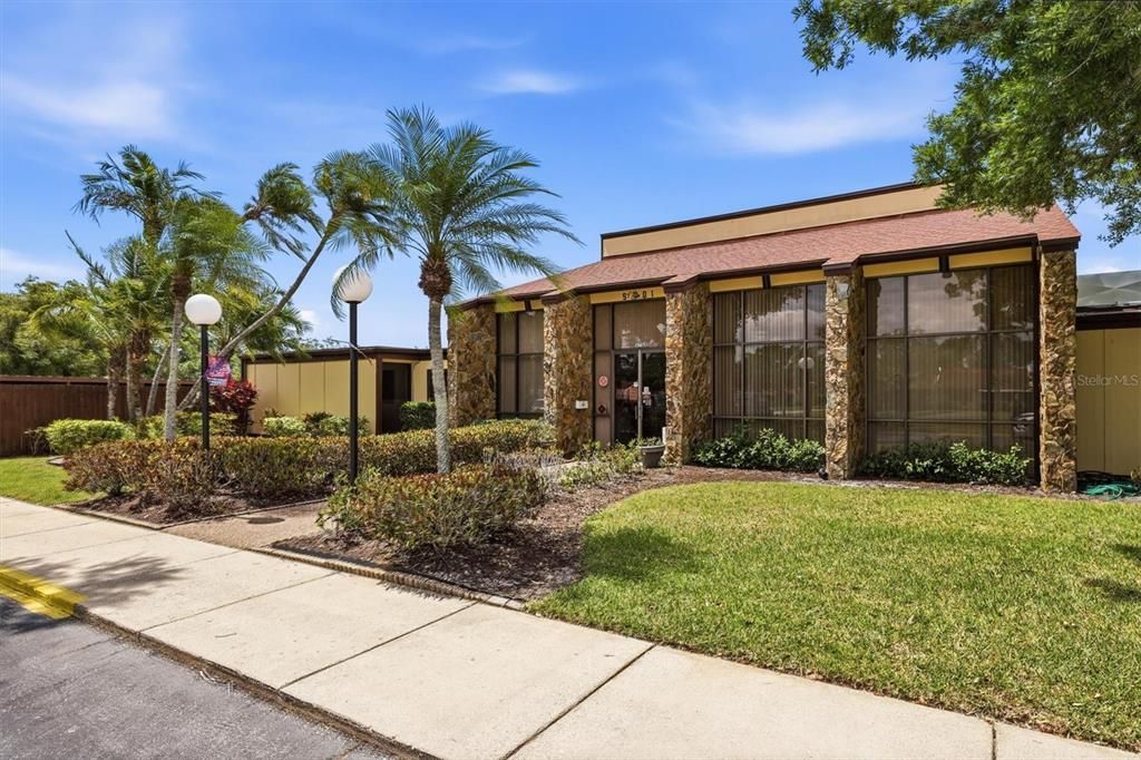 Active With Contract: $185,000 (1 beds, 1 baths, 812 Square Feet)