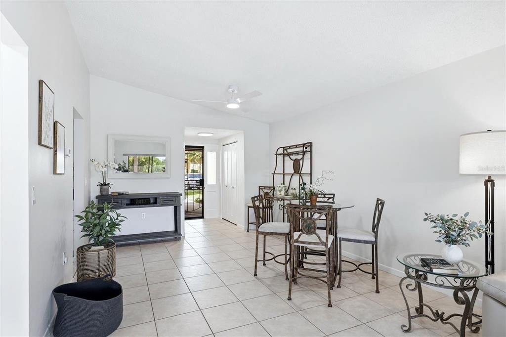 Active With Contract: $185,000 (1 beds, 1 baths, 812 Square Feet)
