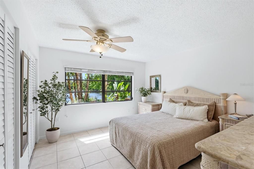 Active With Contract: $185,000 (1 beds, 1 baths, 812 Square Feet)