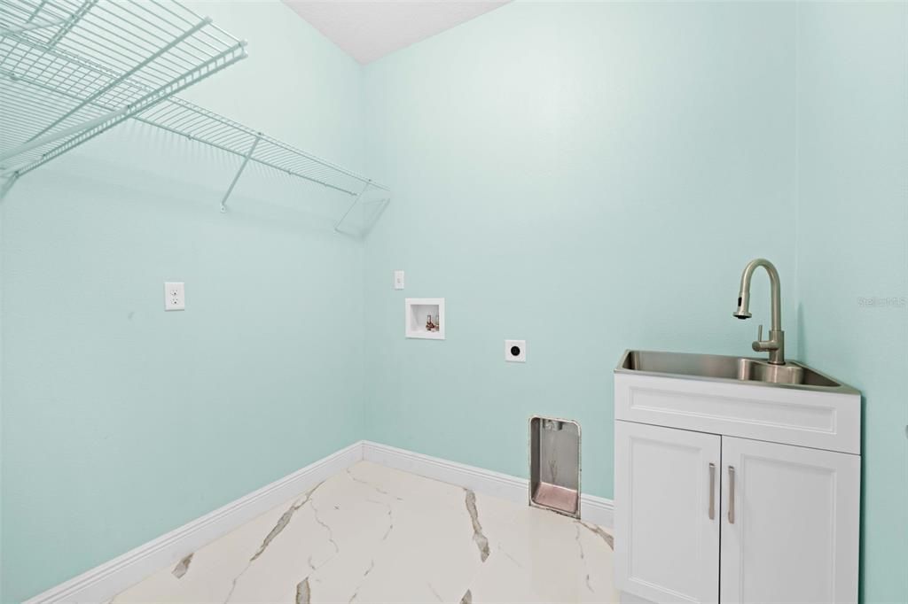 En Venta: $450,000 (4 camas, 2 baños, 2077 Pies cuadrados)