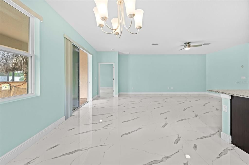En Venta: $450,000 (4 camas, 2 baños, 2077 Pies cuadrados)