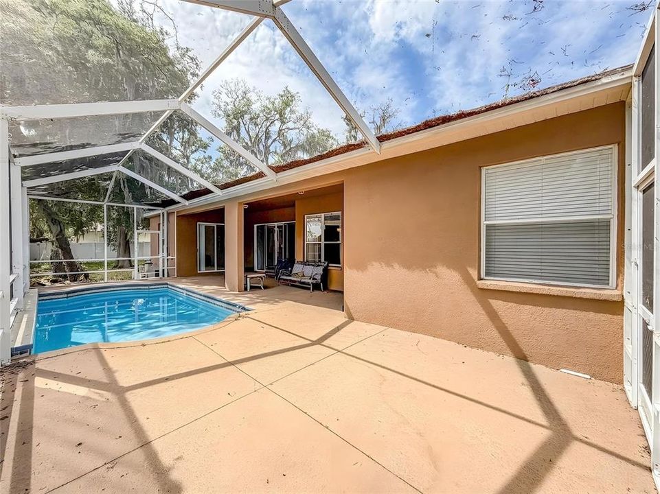 Activo con contrato: $444,990 (4 camas, 3 baños, 2720 Pies cuadrados)