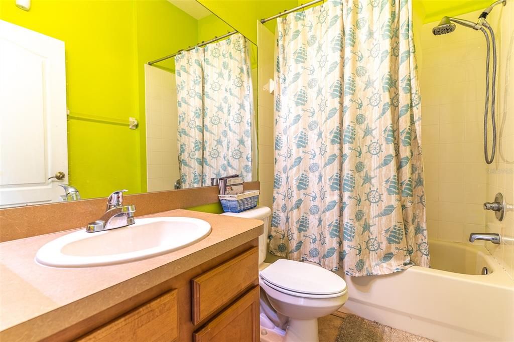 Activo con contrato: $444,990 (4 camas, 3 baños, 2720 Pies cuadrados)