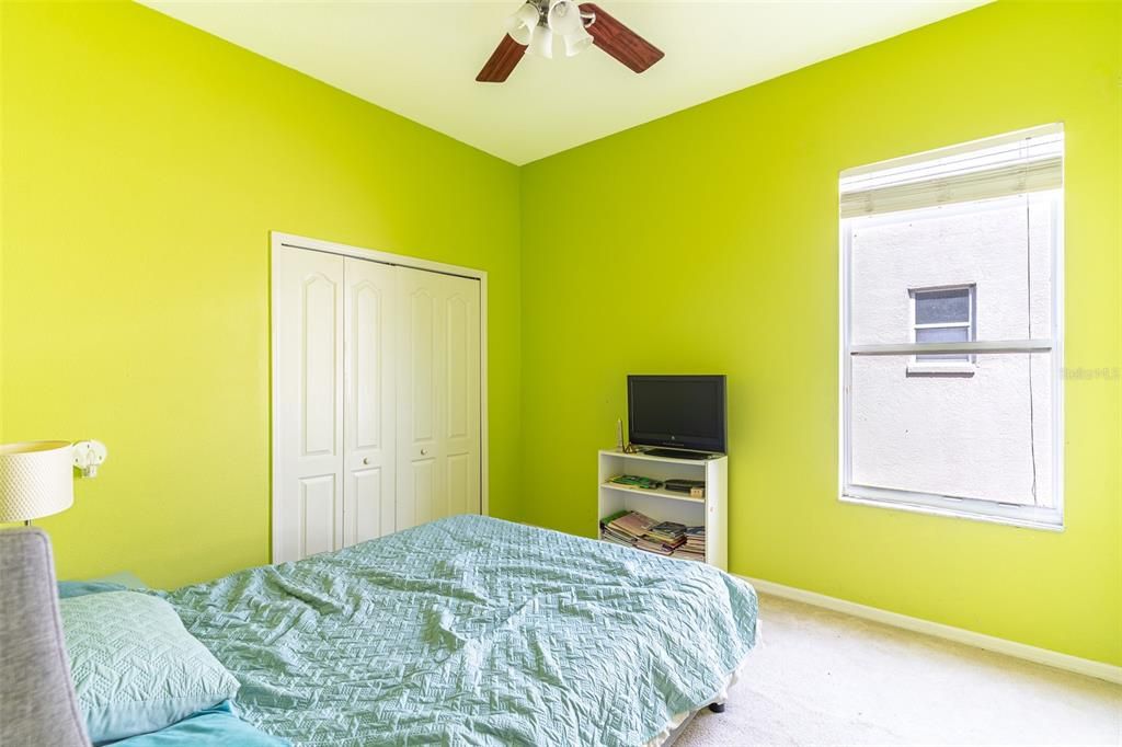 Activo con contrato: $444,990 (4 camas, 3 baños, 2720 Pies cuadrados)