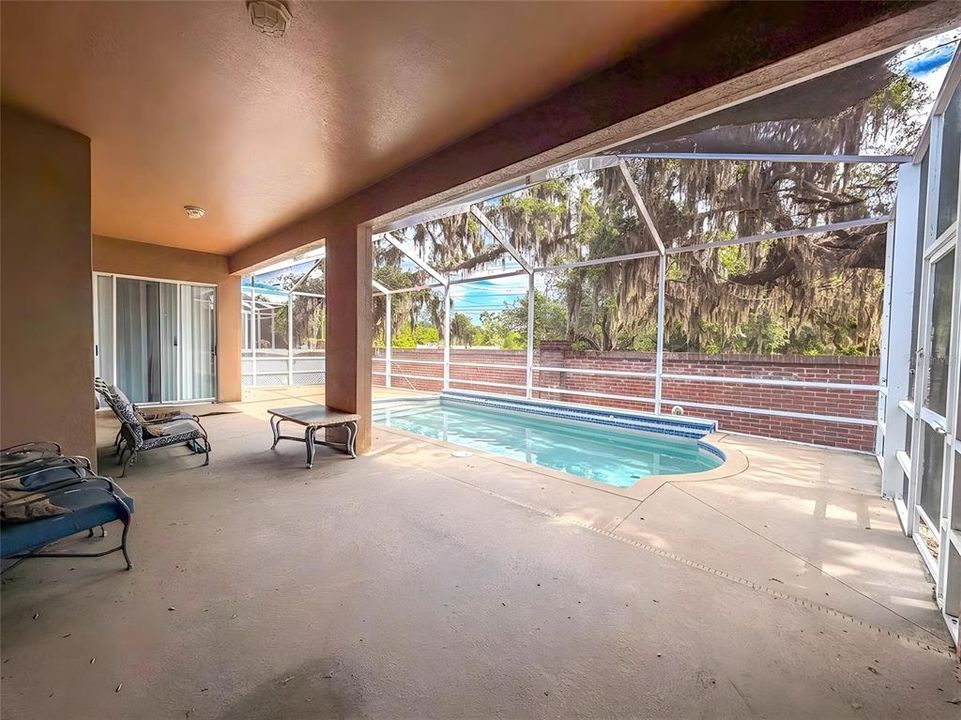 Activo con contrato: $444,990 (4 camas, 3 baños, 2720 Pies cuadrados)
