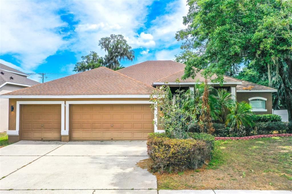 Activo con contrato: $444,990 (4 camas, 3 baños, 2720 Pies cuadrados)