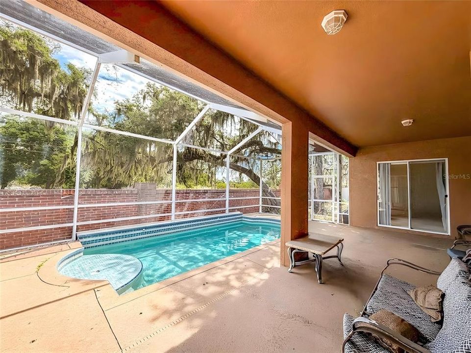 Activo con contrato: $444,990 (4 camas, 3 baños, 2720 Pies cuadrados)