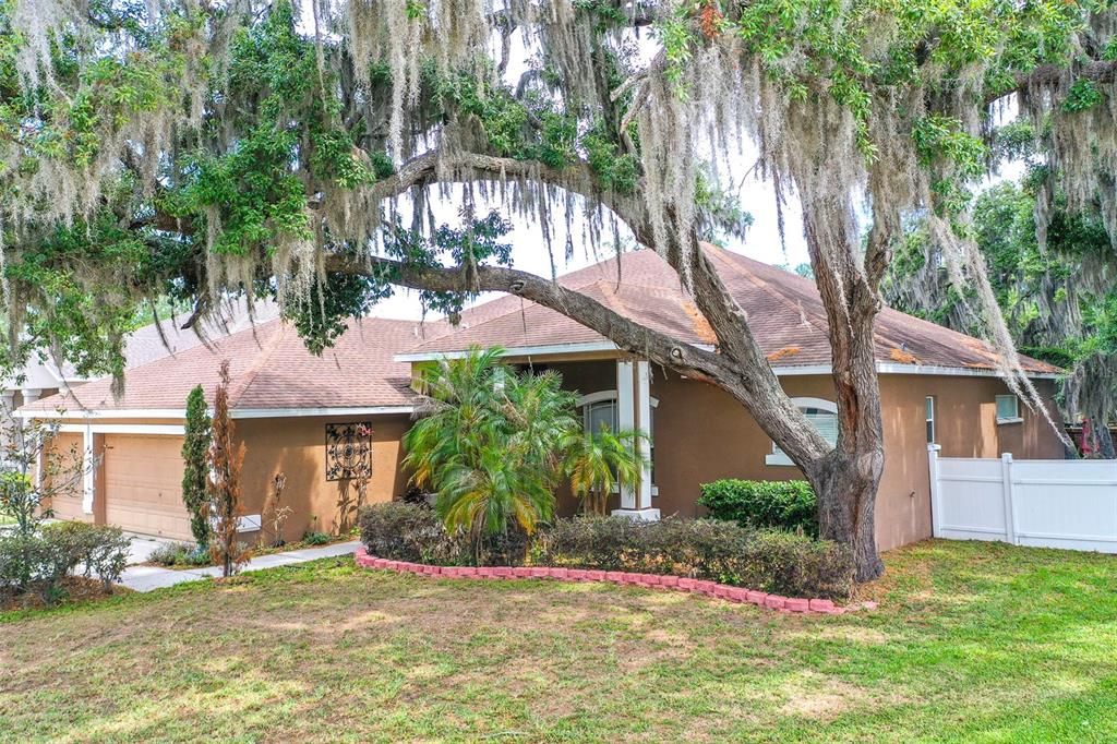 Activo con contrato: $444,990 (4 camas, 3 baños, 2720 Pies cuadrados)