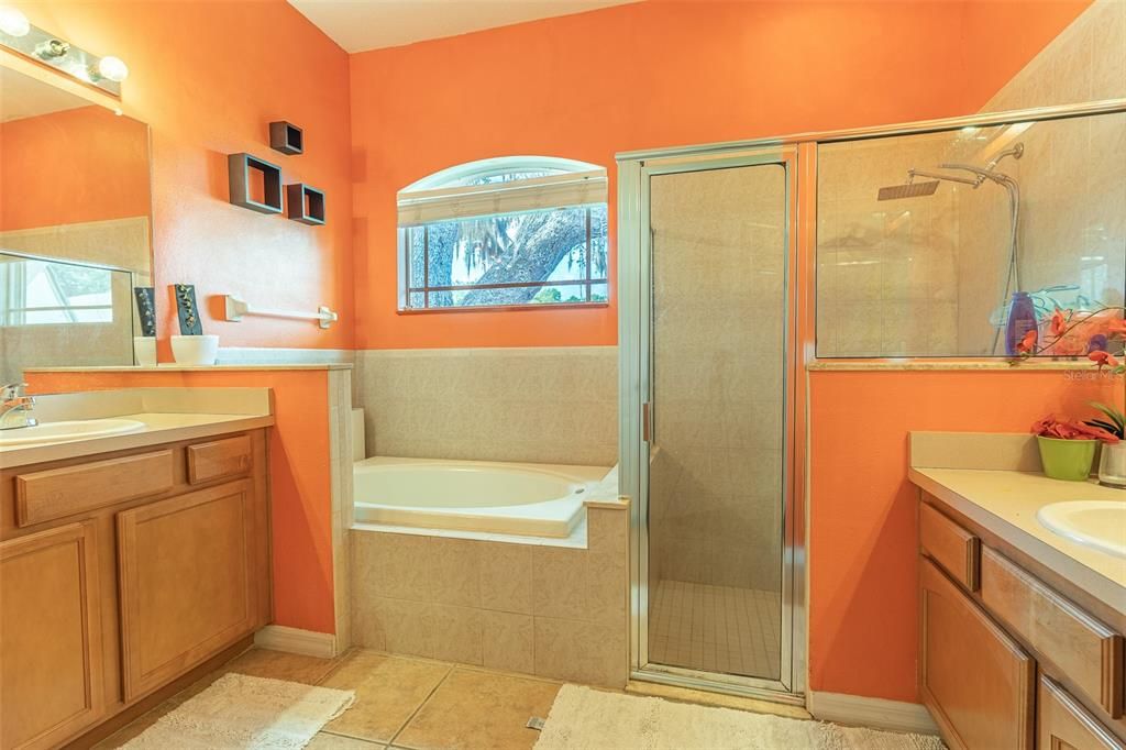 Activo con contrato: $444,990 (4 camas, 3 baños, 2720 Pies cuadrados)