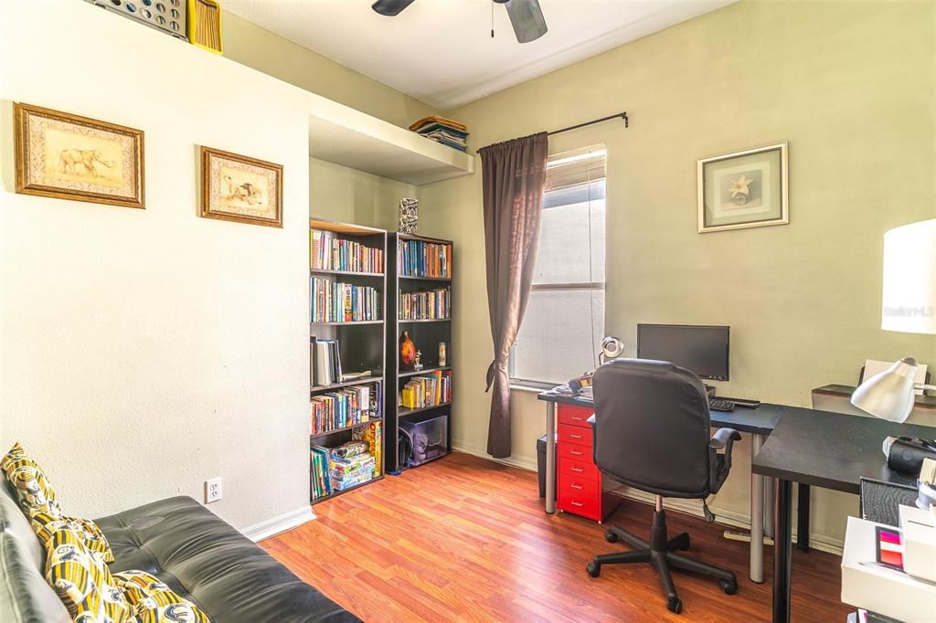 Activo con contrato: $444,990 (4 camas, 3 baños, 2720 Pies cuadrados)