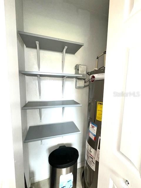 合同活跃: $175,000 (2 贝兹, 2 浴室, 876 平方英尺)