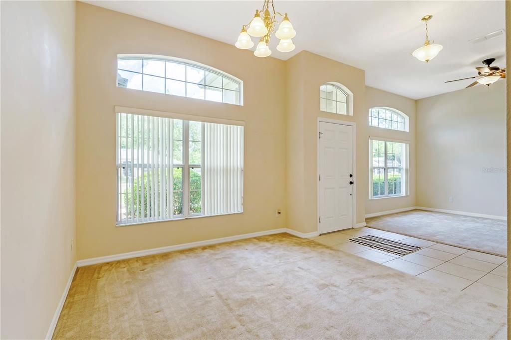 Под контрактом: $354,900 (3 спален, 2 ванн, 1836 Квадратных фут)